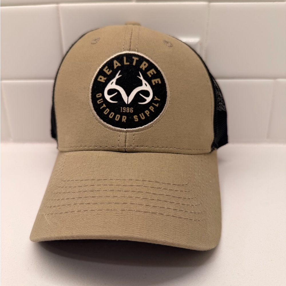Realtree Khaki and Black Men's Hat